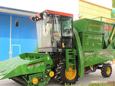 玉米收獲機(jī)